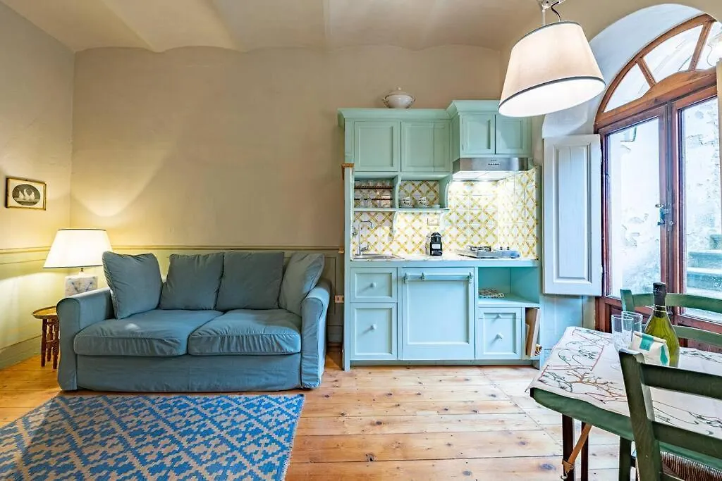 Central And Cosy Pied-A-Terre W/ Free Parking Apartment Florence Italy