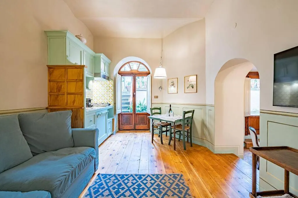 Central And Cosy Pied-A-Terre W/ Free Parking Apartment Florence